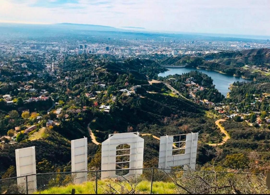 Walk Of Fame Upscale Hollywood 2bedroom 2bath Pool, Sky Lounge, Free Parking