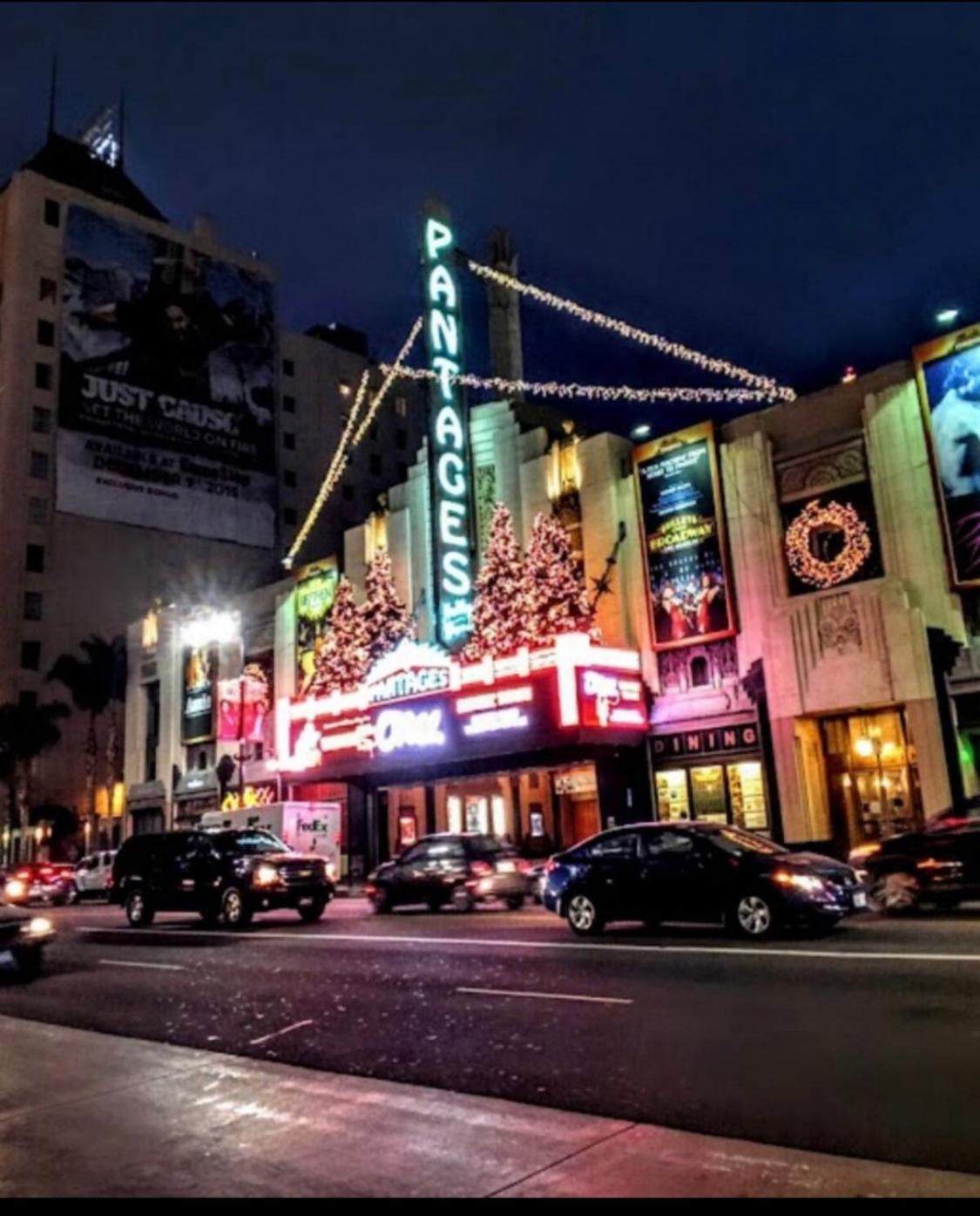 Walk Of Fame Upscale Hollywood 2bedroom 2bath Pool, Sky Lounge, Free Parking