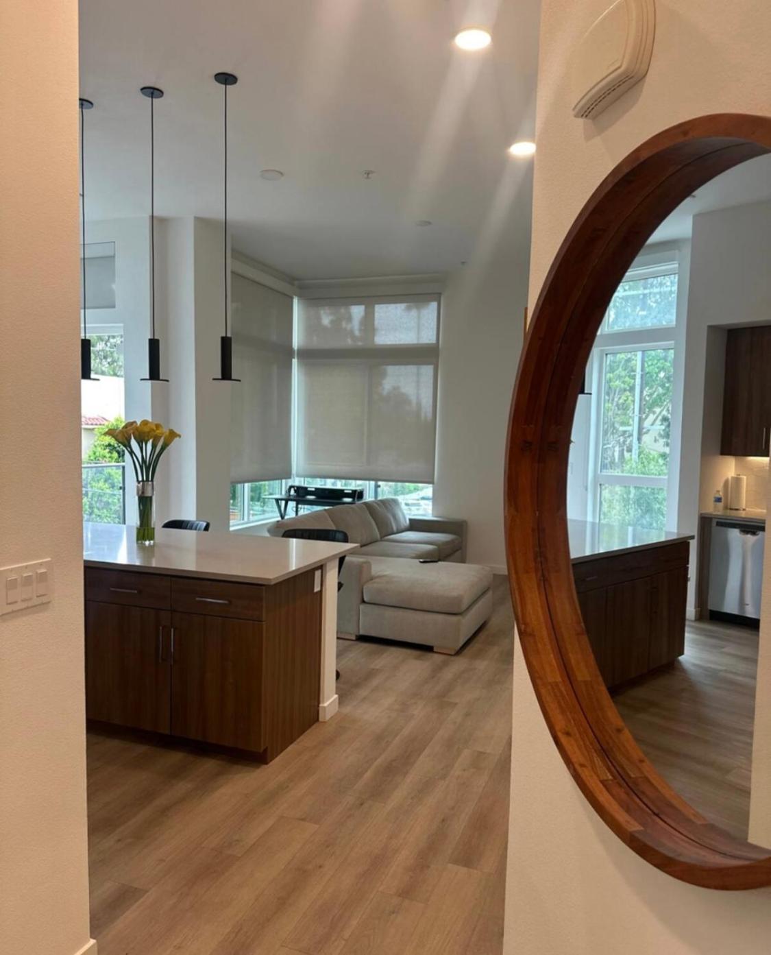 Walk Of Fame Upscale Hollywood 2bedroom 2bath Pool, Sky Lounge, Free Parking Los Angeles